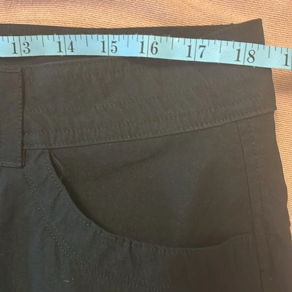 Eddie Bauer Women's Black Cargo Shorts